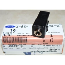 1821355 - AUX csatlakozó